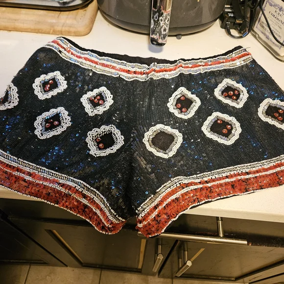 Zara for TRAFALUG Black Embroidered Shorts - Picture 2 of 8